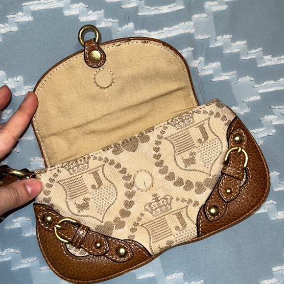 Juicy Couture wristlet - Picture 3 of 7